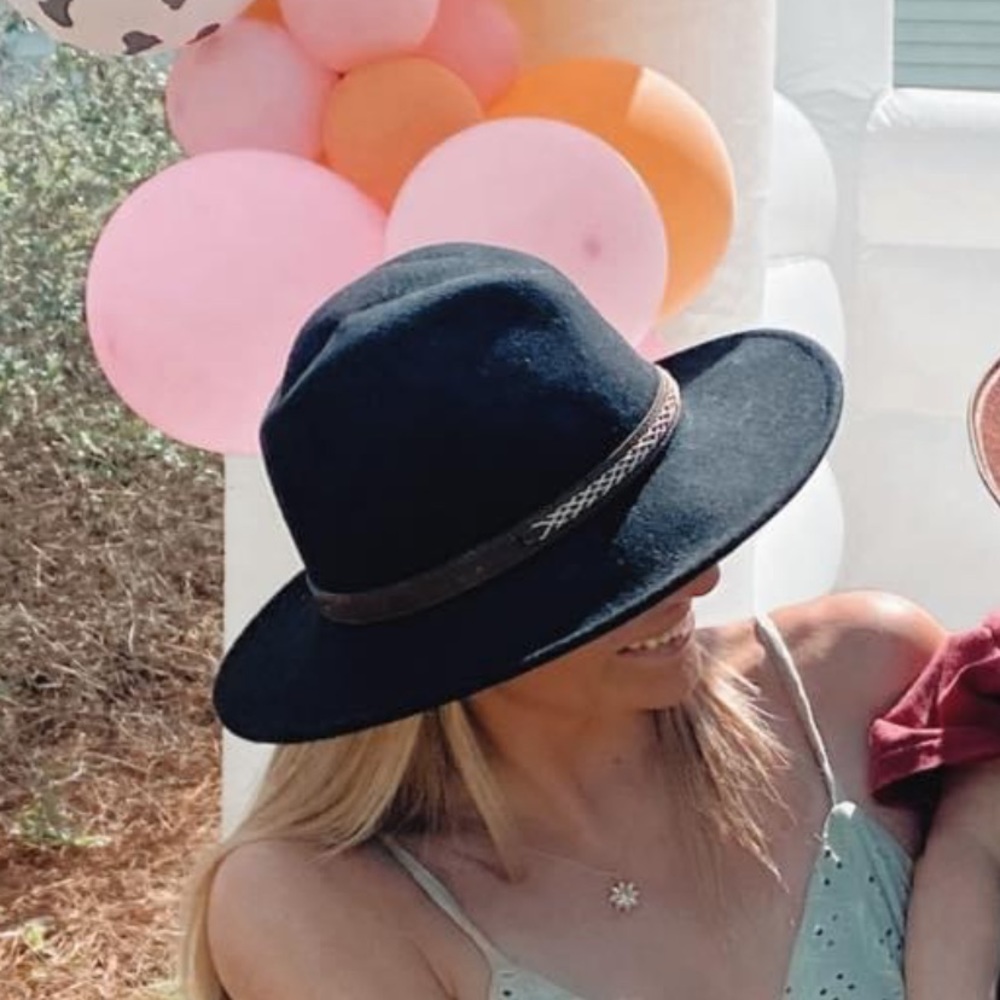 Black fedora